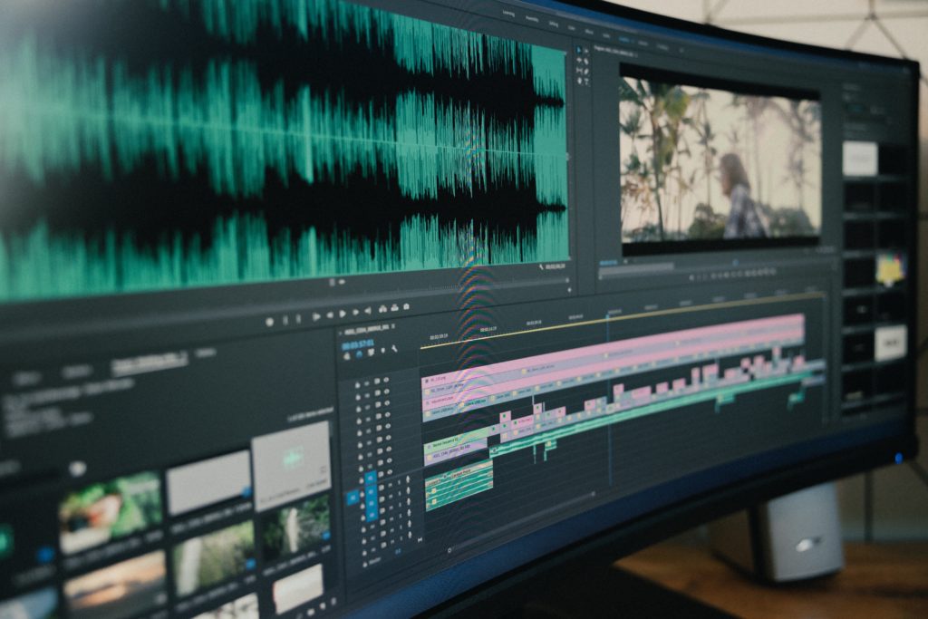 8 Best Video Editing Software for Youtube Vloggers